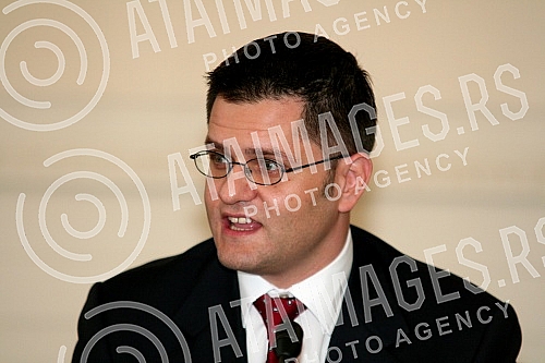 Vuk Jeremic - The Minister of Foreign Affairs of the Republic of Serbia, and Vlade Divac - President of the Olympic Committee of Serbia signed a Memorandum of Understanding.Vuk Jeremic - Ministar spoljnih poslova Republike Srbije i Vlade Divac - pre