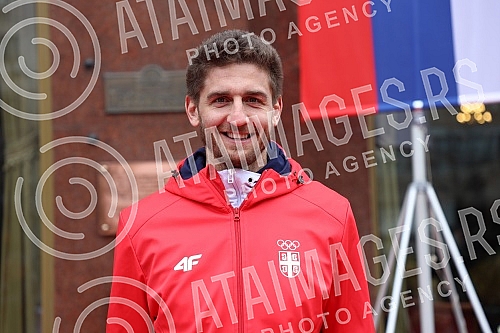 The 112th birthday of the Olympic Committee of Serbia was marked on the plateau in front of the Hotel Moskva.112. rodjendan Olimpijskog komiteta Srbije obelezen je na platou ispred hotela Moskva.