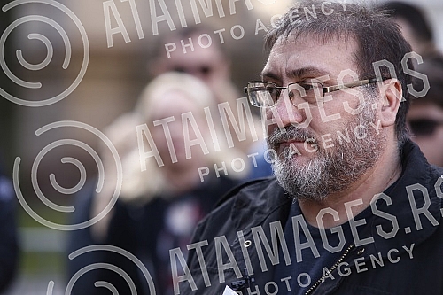 In front of the Presidency, a press conference was held by the Vice President of the Party of Freedom and Justice, Dejan Bulatovic, on the alleged new affair in Serbian agriculture.Ispred Predsednistva je odrzana konferencija za medije potpredsedni