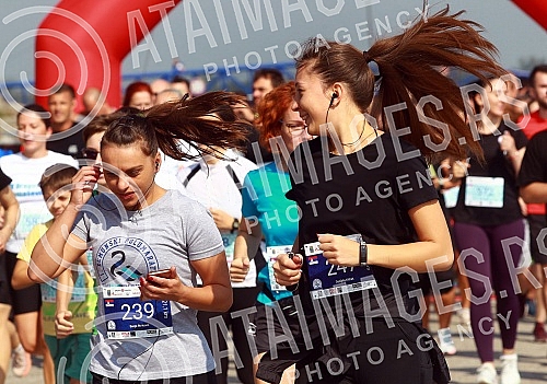 The first Zemun Half Marathon was held on the Zemun Quay, and in addition to the main 21.1 kilometer race, the program included two competitive disciplines - the Zemun Week senior race and the Race of Future Champions, which also had a humanitarian c