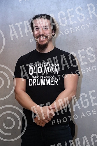 A press conference on the occasion of the concert of the SARS group in Kombank Hall was held at the Club Lisbon.Konferencija za medije povodom koncerta grupe SARS u Kombank dvorani, odrzana je u Klubu Lisabon.\