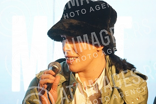 Pop rock band Neverne bebe has announced its new Belgrade concert in Kombank Hall for March 8 - Women's Day at the Jazz Canteen Club Lisbon within that cultural institution. Pop rock band Neverne bebe has announced its new Belgrade concert in Kombank Hall for March 8 - Women's Day at the Jazz Canteen Club Lisbon within that cultural institution.