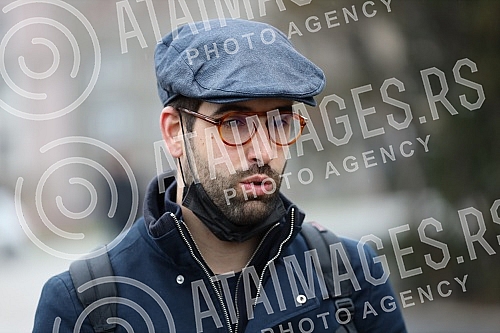 Street artist and architect Andrej Josifovski, better known as the Pianist, set up a new, unusual installation in front of the National Assembly of Serbia as part of the 