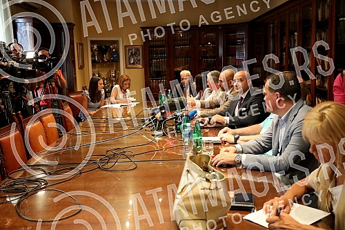 A press conference was held at the Serbian Bar Association on the proposal of authentic interpretations of the Law on Obligations, the Law on Consumer Protection and the Law on Protection of Users of Financial Services, which were submitted to the Se A press conference was held at the Serbian Bar Association on the proposal of authentic interpretations of the Law on Obligations, the Law on Consumer Protection and the Law on Protection of Users of Financial Services, which were submitted to the Se