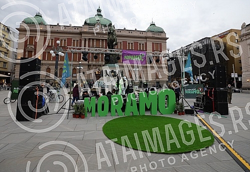 The Moramo Coalition organized a concert for clean air on the Republic Square. Koalcija Moramo je organzivala Koncert za cist vazduh na Trgu republike. 