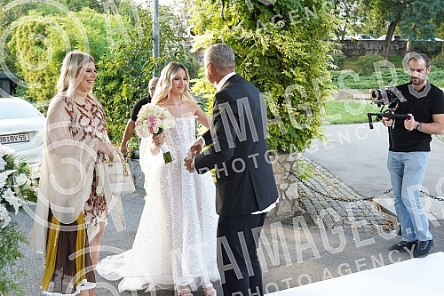 The daughter of singer Mira Skoric and surgeon Vasa Jeremic, Milica Jeremic married her longtime boyfriend Sebastijan, and the celebration was held at the Frans restaurant.Cerka pevacice Mire Skoric i hiurga Vase Jeremica, Milica Jeremic udala se d