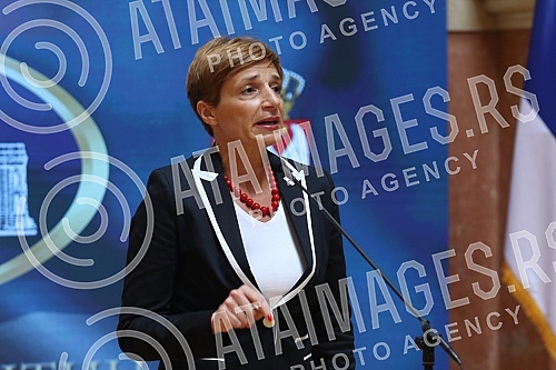 Deputy President of the Democratic Party and Member of Parliament Dragana Rakic ââheld a media conference regarding the case of discrimination and illegal expulsion of children from a preschool in Pecinci.Zamenica predsednika Demokratske strank