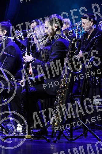 Organized by the Center of Belgrade Festivals (CEBEF) in the Kombank Hall was held a concert 