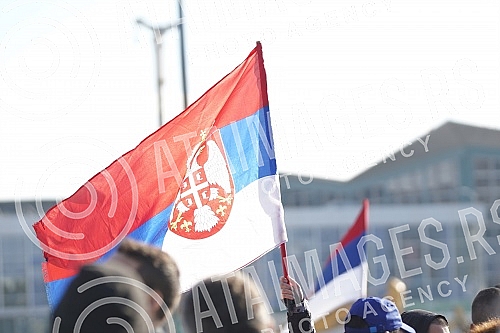 Numerous journalist teams and fans were waiting for Novak Djokovic at the Nikola Tesla Airport, who arrived from Belgrade to Belgrade at around 12:20, after the abolition of visas for Australia.Mnogobrojne novinarske ekipe i fanovi su na aerodromu 