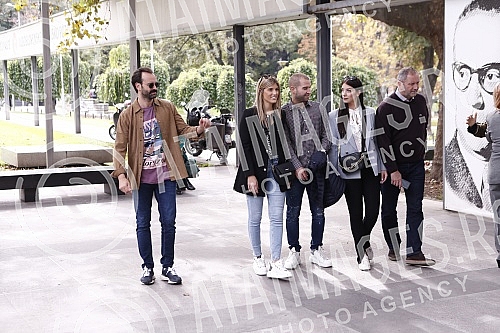 The commemoration of Branko Cvejic, in agreement with the family, was held in the Yugoslav Drama Theatre.
Komemoracija Branku Cvejicu, u dogovoru sa porodicom, odrzana je u u Jugoslovenskom dramskom pozoristu. The commemoration of Branko Cvejic, in agreement with the family, was held in the Yugoslav Drama Theatre.
Komemoracija Branku Cvejicu, u dogovoru sa porodicom, odrzana je u u Jugoslovenskom dramskom pozoristu.