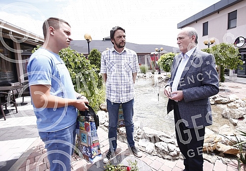 The Minister for the care of the village, Milan Krkobabic, visited the municipality of Zitiste, where he opened the Second Summer Cooperative School in the village of Srpski Itebej, which is being held in the agricultural cooperative Mrksicevi salasi