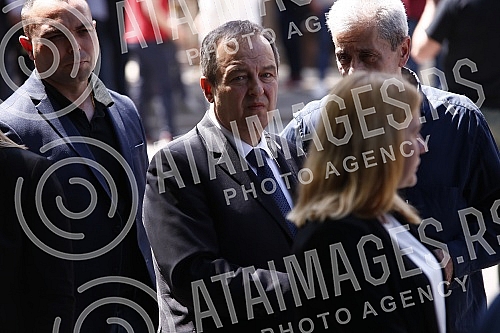 Veselin Vesa Simonovic, director and editor-in-chief of the Nova.rs portal, will be buried in the Alley of Merited Citizens at the New Cemetery in Belgrade, the family received condolences at 1:30 p.m., and the funeral service began at 2 p.m.Veseli