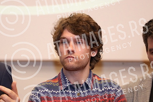 Distributor house Delius film organized a press conference on the occasion of the premiere of the film Surrounded, which is scheduled for April 13 at the Cineplexx cinema Belgrade Gallery.Distributerska kuca Delius film organizovala je konfereciju 