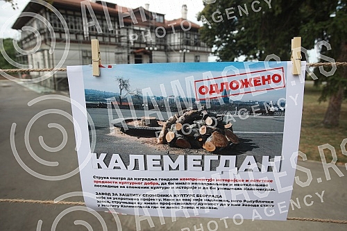 In front of the Institute for the Protection of Cultural Monuments in Kalemegdan, the exhibitions of the Party of Freedom and Justice 