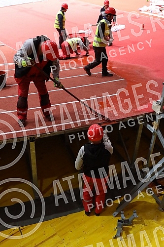 In the Stark Arena, works are underway on setting up an athletics track and preparing an athletic battlefield for the upcoming World Athletics Championships.U Stark areni u toku su radovi na postavljanju atletske staze i spremanje atletskog bojista