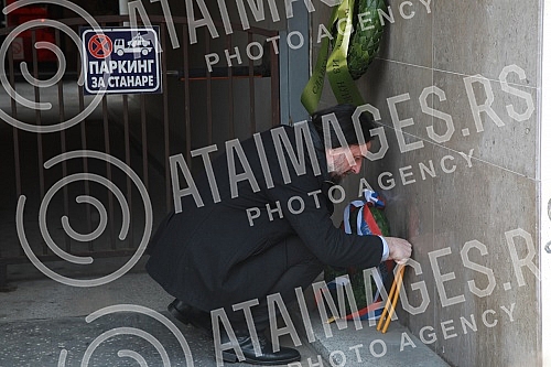 Representatives of the Association of Journalists of Serbia and the Independent Association of Journalists of Serbia laid wreaths and lit candles at the scene of the murder of editor and publisher Slavko Curuvija.
Na mestu ubistva urednika i izdavac Representatives of the Association of Journalists of Serbia and the Independent Association of Journalists of Serbia laid wreaths and lit candles at the scene of the murder of editor and publisher Slavko Curuvija.
Na mestu ubistva urednika i izdavac