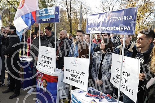 In Tasmajdan Park, People's Party President Vuk Jeremic issued a statement regarding criminal charges against Serbian Prime Minister Ana Brnabic and Ministers Zorana Mihajlovic and Irena Vujovic in connection with plans to open a Rio Tinto lithium mi In Tasmajdan Park, People's Party President Vuk Jeremic issued a statement regarding criminal charges against Serbian Prime Minister Ana Brnabic and Ministers Zorana Mihajlovic and Irena Vujovic in connection with plans to open a Rio Tinto lithium mi