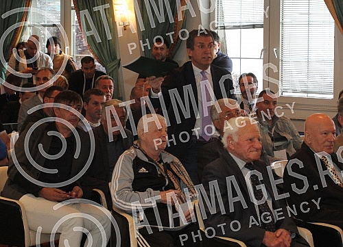 Extraordinary Assembly of Partizan Football Club was held at the Sports Centre Teleoptik. Vanredna skupstina Fudbalskog kluba Partizan odrzana u Sportskom centru Teleoptik. 