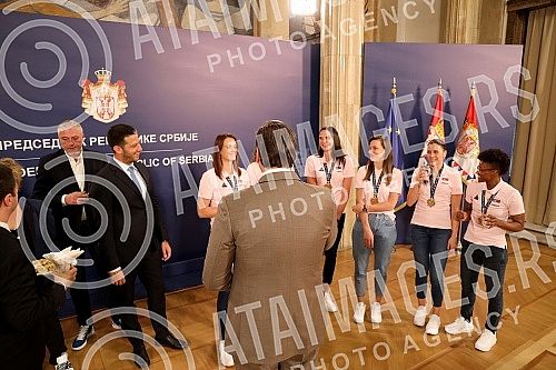 The President of Serbia, Aleksandar Vucic, received in the Presidency the women's basketball national team of Serbia, which won a gold medal at the European Championship.Predsednik Srbije Aleksandar Vucic primio je  u Predsednistvu zensku kosarkask