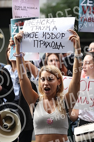 In front of the building where the editorial office of the daily Informer is located, a second protest was held in the organization of Women's Solidarity due to the publication of an interview with serial rapist Igor Milosevic.Ispred zgrade u kojoj