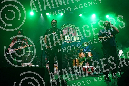 One of the most popular bands in the region, Hladno pivo, organized by the Long Play agency, held a big Belgrade concert in the Belekspo Center, as part of a series of performances before, as they announce, a long concert break.Jedan od najpopularn