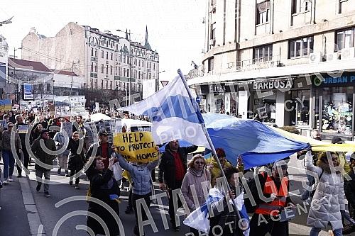 A rally in support of Ukraine and against the dictatorship in Russia and Belarus was held on the Republic Square, organized by an informal group of the Russian, Ukrainian and Belarusian diasporas.Na Trgu Republike odrzan je skup podrske Ukrajini i 
