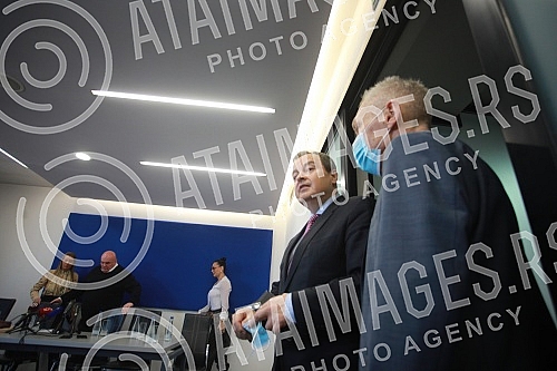 A press conference on the occasion of tasting dried meat from the smokehouse of Dragan Markovic Palma was held in the premises of United Serbia in Belgrade.Konferencija za medije povodom degustacije suvog mesa iz pusnice Dragana Markovica Palme odr
