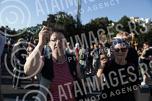 279 in a row Litija by the center of Belgrade for the Salvation of occupied Serbia from all kinds of betrayal and anti-national actions on Branko's bridge.279 po redu Litija centrom Beograda za Spas okupirane Srbije od svih vidova izdaje i antinaro