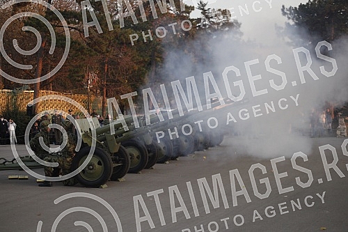 Honorary units of the Serbian Army Guard from the Sava Terrace of the Belgrade Fortress fired honorary artillery fire in honor of the Day of Reconciliation in the First World War - a national holiday in the Republic of Serbia. Pocasne jedinice Gard