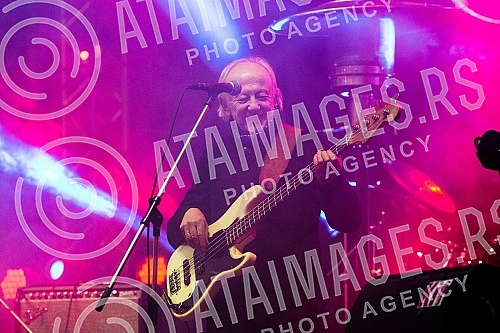 On Women's Day, March 8, the pop-rock band Bajaga and Instructors held a free concert in the low square of King Milan.Na Dan zena, 8. marta, pop-rok grupa Bajaga i instruktori odrzala je besplatan koncert na niskom trgu Kralja Milana.