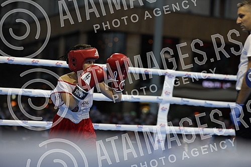 Celebrating World Boxing Day with a class of Roy Jones Jr. at Republic Square.Obelezavanje Svetskog dana boksa uz cas Roj Dzonsa Juniora na Trgu republike.