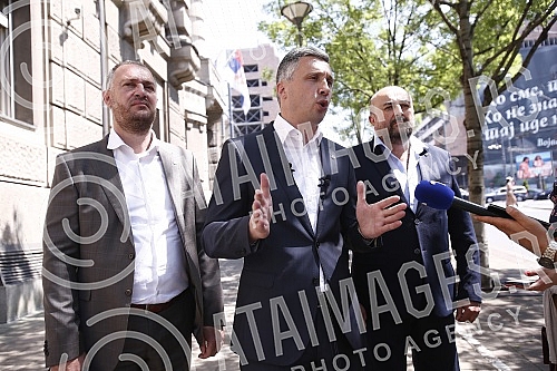 A press conference of the Dveri movement was held in front of the building of the Government of Serbia, with the topic 