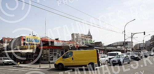 Because of the coronavirus, Belgrade markets operate three days a week on Thursdays, Fridays and Saturdays. Zbog korona virusa pijace u Beogradu rade tri dana nedeljno, cetvrtakom, petakom i subotom.