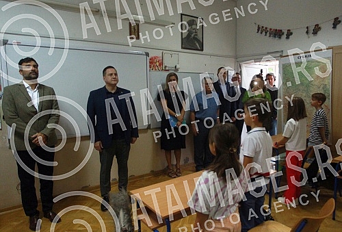 First Vice-President of the Government of Serbia and Minister of Education, Science and Technological Development Branko Ruzic visited the students and teachers of 