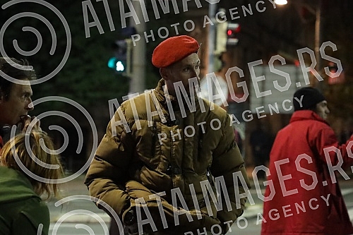 Several right-wing organizations organized a rally in front of the Serbian Parliament building in support of the brothers from Kosovo and Metohija.Nekoliko desnicarskih organizacija organizovalo je ispred zgrade Skupstine Srbije skup u znak podrske