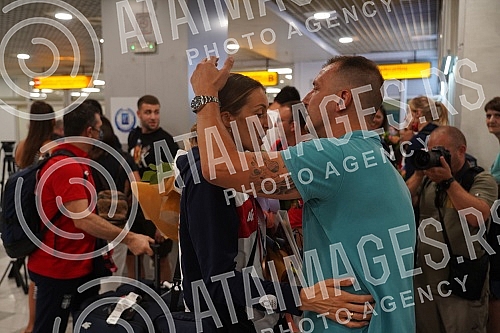 The women's volleyball national team of Serbia, which won a bronze medal at the Games in Tokyo, arrived in Belgrade, and on that occasion a press conference was held at the Nikola Tesla Airport.Zenska odbojkaska reprezentacija Srbije, koja je na Ig