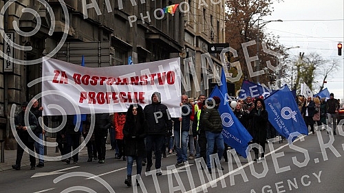 The Education Union of Serbia and the Education Workers' Union of Serbia organized a protest.Sindikat obrazovanja Srbije i Sindikat radnika u prosveti Srbije organizovali su protest.