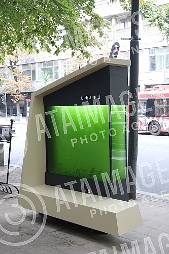 In front of the Municipality of Stari grad, the presentation of the photo-bioreactor 