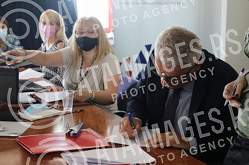 Public opening of bids for the purchase of BIP brewery.Javno otvaranje ponuda za kupovinu pivare BIP.