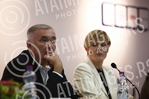 A press conference was held at the Belgrade Fair on the eve of the 65th International Belgrade Book Fair, which begins on Sunday, October 23, and ends on October 30.
Na Beogradskom sajmu je odrzana konferencija za novinare uoci 65. Medjunarodnog beo A press conference was held at the Belgrade Fair on the eve of the 65th International Belgrade Book Fair, which begins on Sunday, October 23, and ends on October 30.
Na Beogradskom sajmu je odrzana konferencija za novinare uoci 65. Medjunarodnog beo