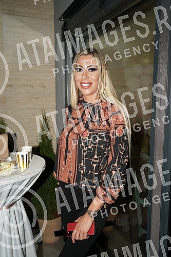 The queen of shaded eyeliner as many call her, a great professional and a woman who brought numerous techniques and knowledge in the field of permanent make-up to our region and was the first, Verica Blasko, opened the Blasko academy salon.Kraljica