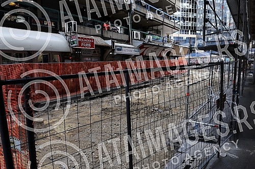 Reconstruction of electrical, telecommunication, water supply and sewerage installations in Sremska Street has begun, and instead of asphalt there will be stone slabs.
Pocela je rekonsrukcija elektro, telekomunikacionih, vodovodnih i kanalizacionih Reconstruction of electrical, telecommunication, water supply and sewerage installations in Sremska Street has begun, and instead of asphalt there will be stone slabs.
Pocela je rekonsrukcija elektro, telekomunikacionih, vodovodnih i kanalizacionih