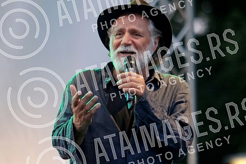 Actor and singer Rade Serbedzija with the accompanying band Zapadni kolodvor held his first concert in Serbia this year in the Botanical Garden in Belgrade, organized by the Association Kultur Explorer, where he presented songs from the album 