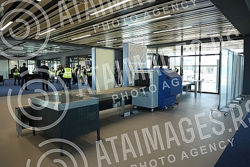 At the Nikola Tesla Airport, on the occasion of the opening of the newly built part of the passenger terminal, the General Manager of Belgrade Airport, Francois Berisot, addressed the audience.
Na aerodromu Nikola Tesla povodom otvaranja novoizgrad At the Nikola Tesla Airport, on the occasion of the opening of the newly built part of the passenger terminal, the General Manager of Belgrade Airport, Francois Berisot, addressed the audience.
Na aerodromu Nikola Tesla povodom otvaranja novoizgrad