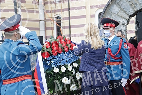 Wreaths in memory of all killed and expelled Serbs from western Slavonia during the 1995 Croatian military-police Flash campaign were lowered today from the Gradiska Bridge to the Sava River.
Venci u znak secanja na sve ubijene i prognane Srbe iz zap Wreaths in memory of all killed and expelled Serbs from western Slavonia during the 1995 Croatian military-police Flash campaign were lowered today from the Gradiska Bridge to the Sava River.
Venci u znak secanja na sve ubijene i prognane Srbe iz zap