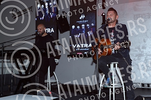 The intimate acoustic concert of the group Vatra was held in BitefArtCafe, and the reason for the same was the new song and upcoming concerts in Belgrade and Novi Sad.Intimni akusticni koncert grupe Vatra odrzan je u BitefArtCafeu,a povod za isti s