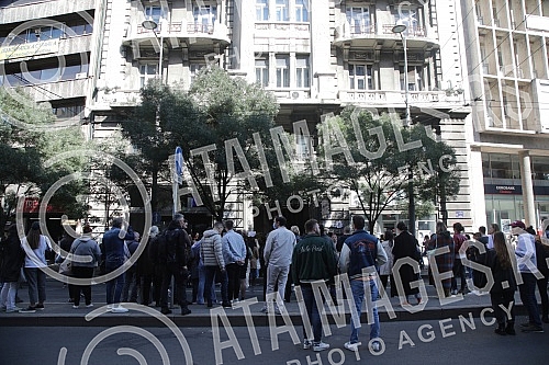 In front of the building where the editorial office of the daily newspaper Informer is located, a protest was held in the organization of Women's Solidarity due to the publication of an interview with serial rapist Igor Milosevic.Ispred zgrade u ko