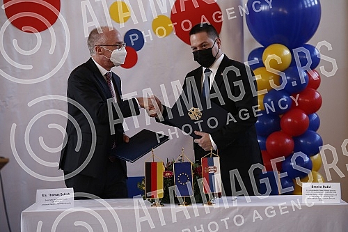  Serbian First Deputy Prime Minister and Minister of Education, Science and Technological Development Branko Ruzic and German Ambassador to Serbia Thomas Schieb visited the German school and signed an agreement on cooperation between the two governme