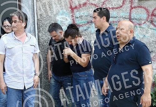 Sinan Sakic, a premature singer, was taken to Loznica from a flat in Belgrade.Preminulog pevaca Sinana Sakica odvoze za Loznicu iz stana u Beogradu