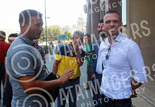 In front of the building of the City Administration, a press conference was held for the councilor group United in the Assembly of Belgrade.Ispred zgrade Gradske uprave odrzana je konferencija za medije odbornicke grupe Ujedinjeni u Skupstini Beogr